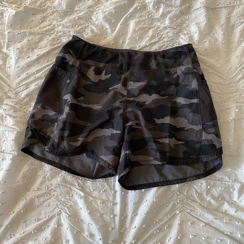 Athleta Girl XL camo Record Breaker 3” Shorts